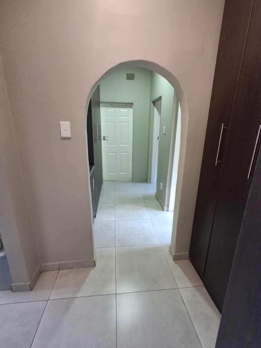 To Let 2 Bedroom Property for Rent in Meerhof North West